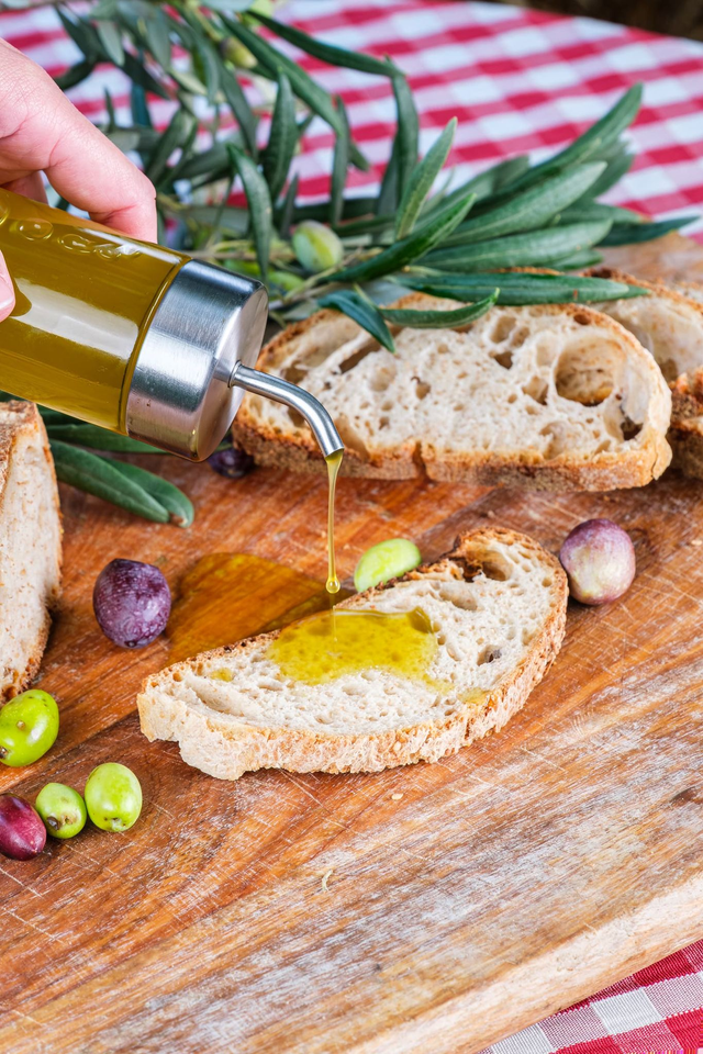 Pane casereccio, conserve e prodotti della dispensa Villarè